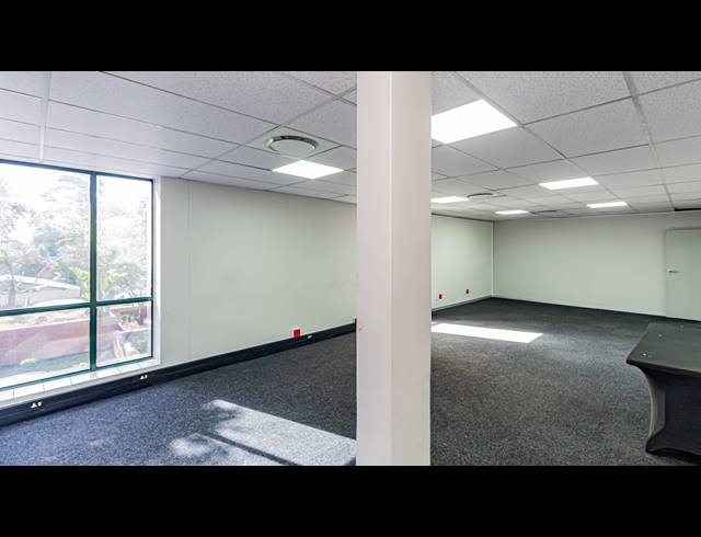 633M² OFFICE TO LET IN FERNDALE